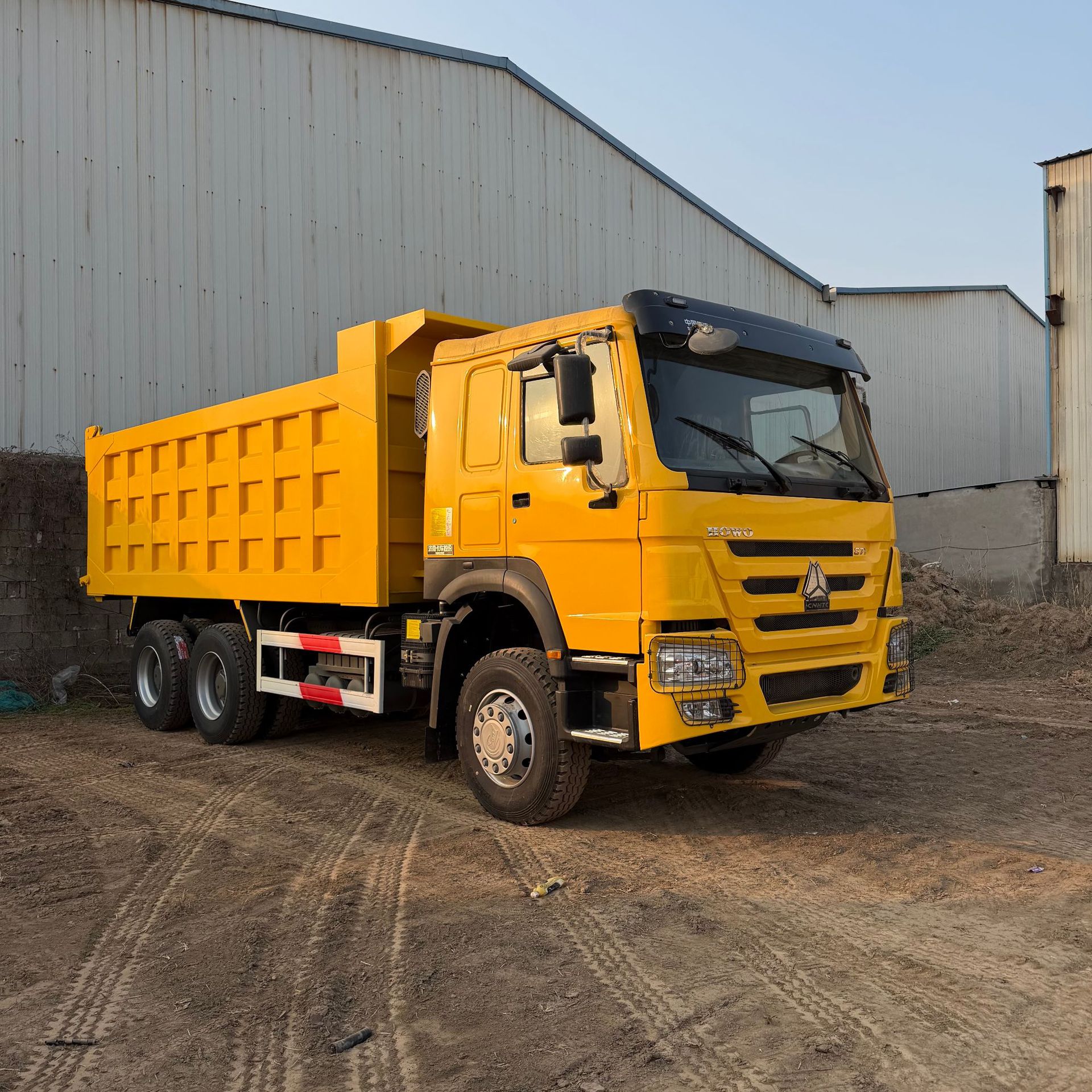 Factory Exports Howo Dump Trucks, 371-Horsepower Rear-Dump Eight-Wheel Dump Trucks, 10-Wheel Dump Trucks, Heavy-Duty Engineering Vehicles