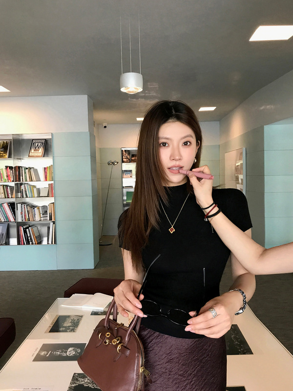 港米服饰/2025秋季18针精纺羊毛短袖半高领针织衫上衣女早秋新款|undefined