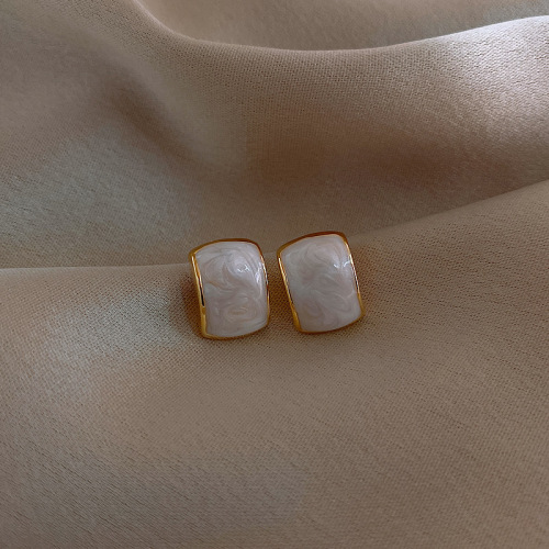 Japanese and Korean version of simple, compact retro earrings, fashionable and temperamental Internet celebrity earrings S925 silver needle women's earrings wholesale