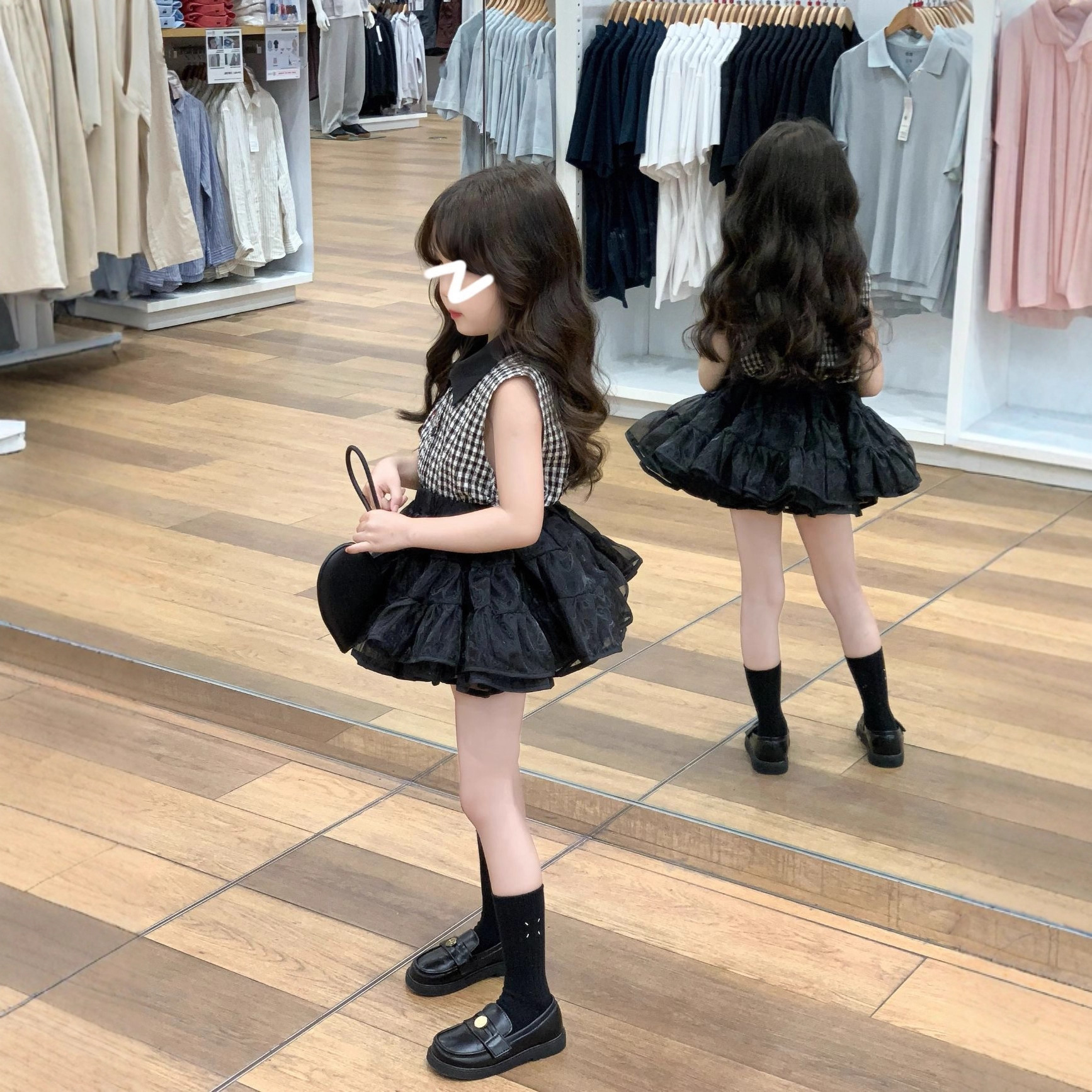 Conjunto de blusa sem mangas estilo Chanel vintage com estampa xadrez branca e saia tutu preta para meninas (peça única)_voghion.com
