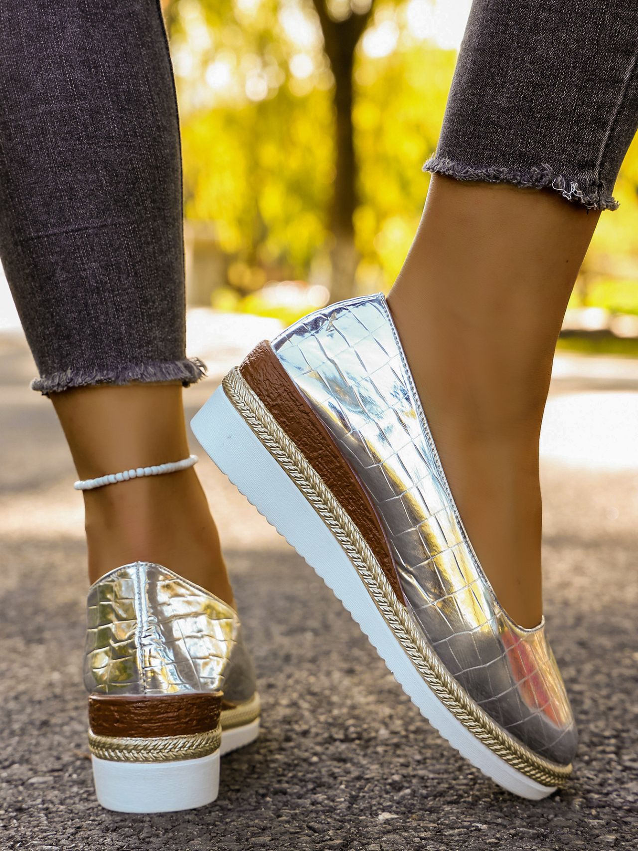 Damen Slipper Mit Plateausohle Und Rundem Zehenbereich Schwarz_voghion.com
