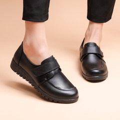Spring-style mom shoes, women's leather flats for spring and autumn, low-sole work shoes with soft soles—non-slip, available in large sizes for middle-aged and elderly wear.