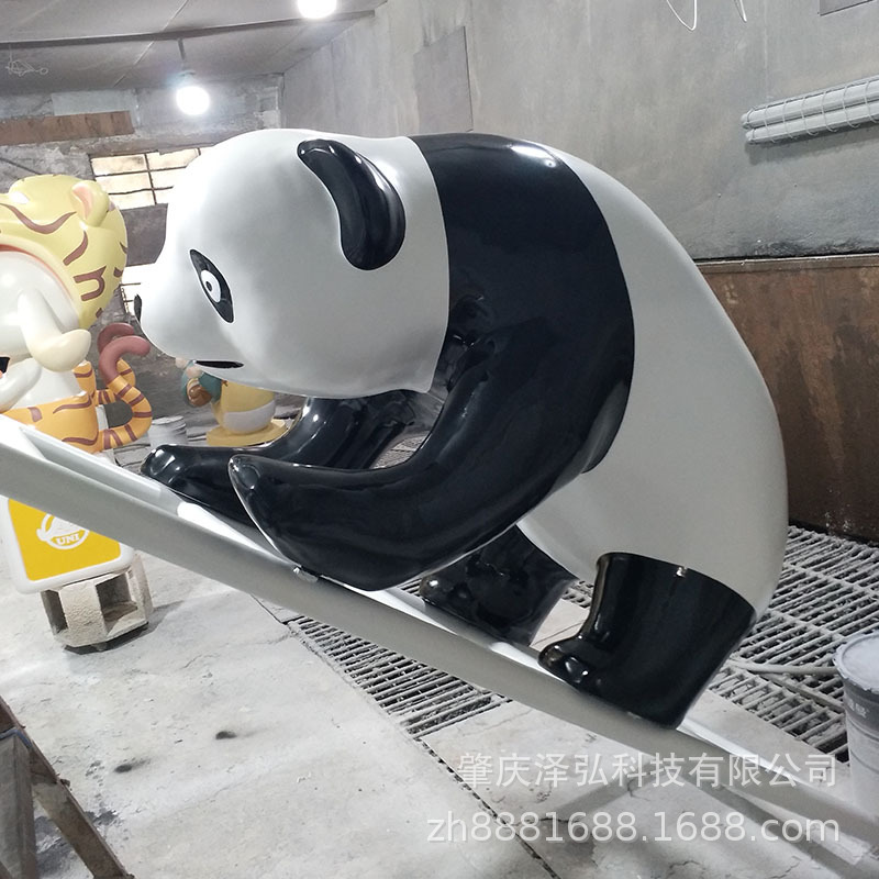 户外卡通玻璃钢熊猫雕塑幼儿园小区草坪装饰摆件树脂动物吉祥物雕