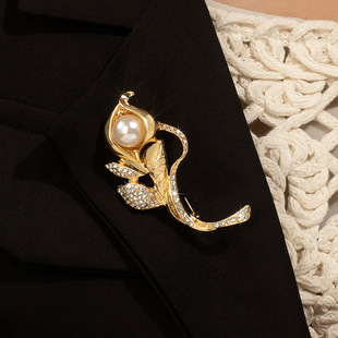 European and American Cross-border Hot Sale New Entry Luxury Flower Brooch Female Niche Design Retro Diamond-encrusted Suit Corsage