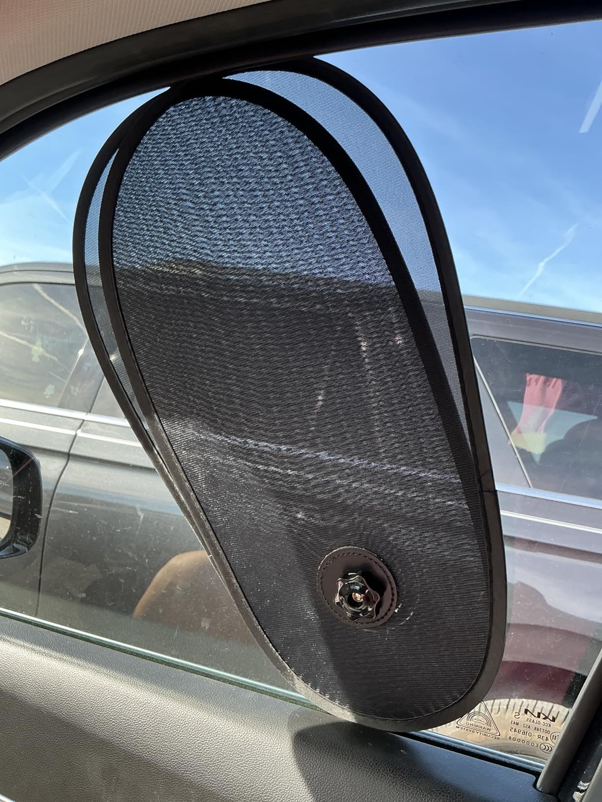 Adjustable suction cup sunshade for cars, sun protection, heat insulation, light blocking, UV protection, side window car sunshade