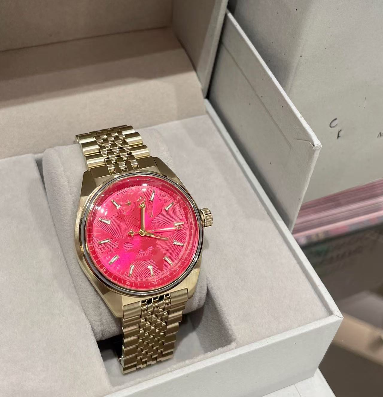 1a large vva+ counter gift box