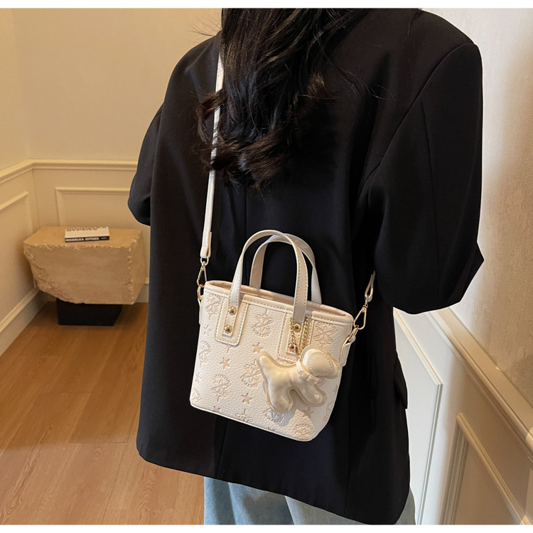 French niche fashion handbag for women, 2025 new high-end and stylish crossbody bag, casual and versatile bucket bag undefined