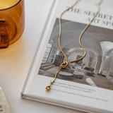 Свитер, длинная цепочка, минималистичное универсальное дизайнерское ожерелье, легкий роскошный стиль, популярно в интернете, тренд сезона