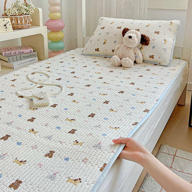Fun and colorful 100% cotton filling all year roundneutral / Dormitory bed: 90*200 single mattress