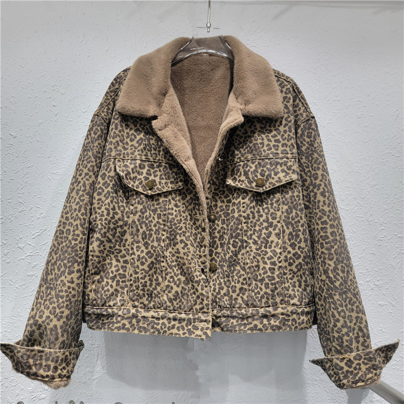 Alta sensación de productos europeos de imitación de estriado denim grueso chaqueta corta para mujeres 2025 invierno nuevo chaqueta caliente delgada image 1