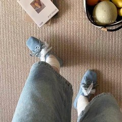 みんなのデザイン感がレトロな角の茶色の楽福の靴の女性の春のバレエの風の中で高くなります。