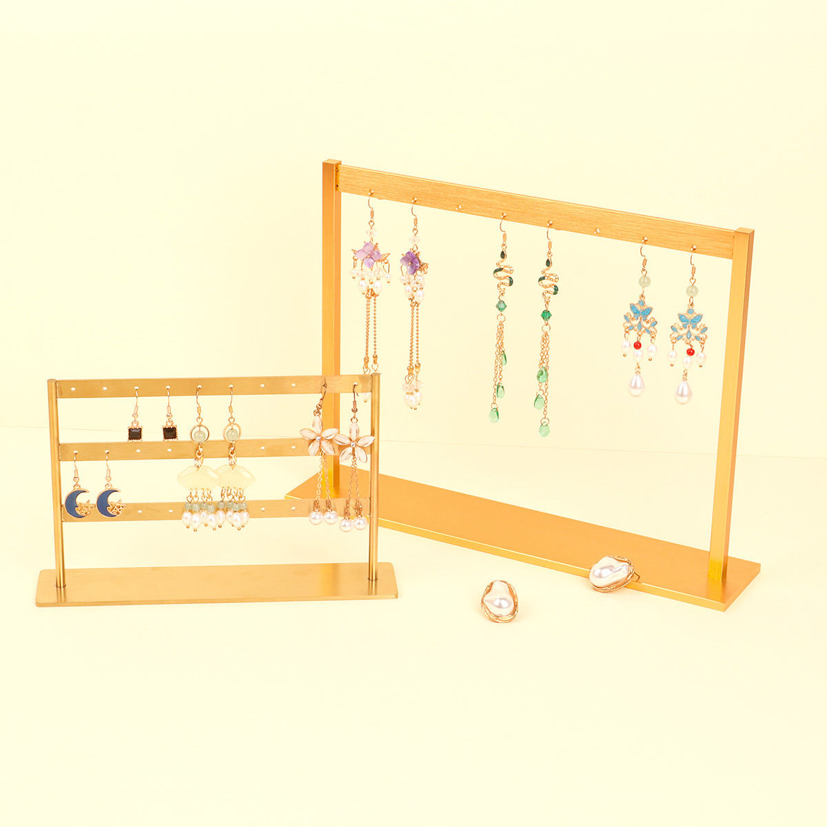 �������μ��Ӵ�������ܶ����ڼ�����ֱ������Ʒ����ʽ���аڷż�