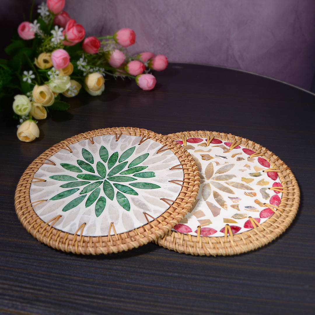 Cojín de taza de conchas de color artesanal importado del sudeste asiático creativo cojín de aislamiento térmico natural de frita de madera de lujo ligero cojín de platos decorativos