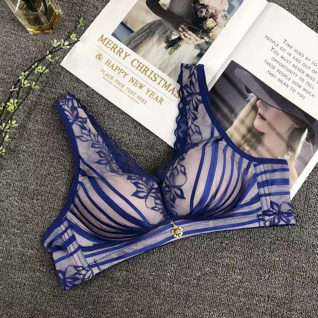 Nueva colección de cuatro pechos ajustable push-up pecho cómodo sin costuras inalámbrico superior delgada inferior ropa interior gruesa sujetador de las mujeres