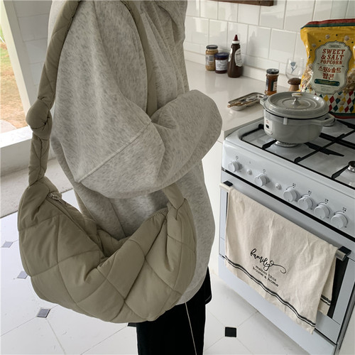 Bag large capacity Korean style single shoulder diagonal dumpling bag embroidered grid nylon moon bag retro fashionable girl's bag