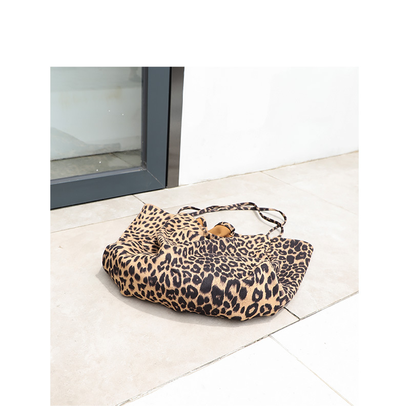 Women's Large Flannel Leopard Streetwear Open Tote Bag display picture 13