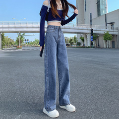 ハイウエストのストレートジーンズの女性秋冬のレトロな小柄がゆったりしていて、やせています。