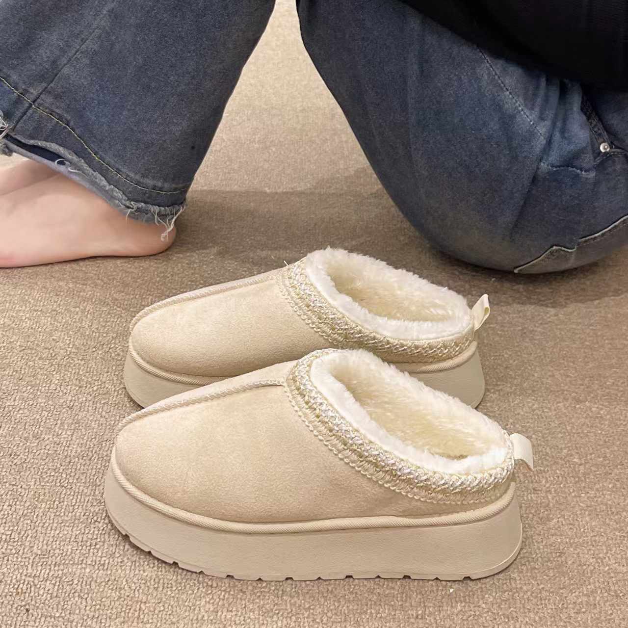 Botas de nieve cálidas con tacón alto para mujer, otoño-invierno 2024, nueva moda, punta redonda integrada, suela gruesa, venta al por mayor con forro polar.