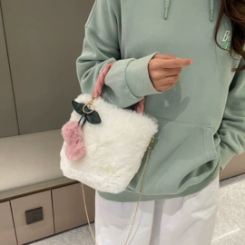 女士斜挎包;挂饰挂件;成人帽