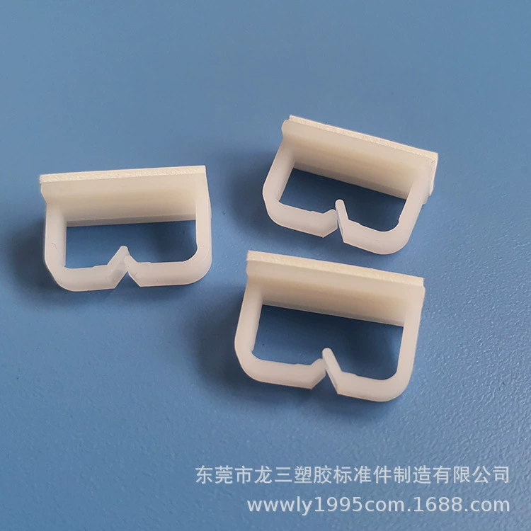 Производитель поставляет держатель для крепления кабеля NC-20, зажим для управления кабелем в корпусе, рекордер, карту кабеля навигатора, держатель для клейкой фиксации.