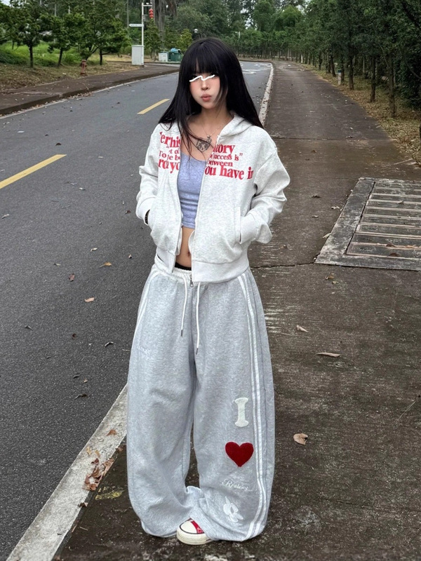 ME KAKAMEE十三行秋美式爱心字母刺绣阔腿撞色弯刀休闲裤女 A2813|undefined