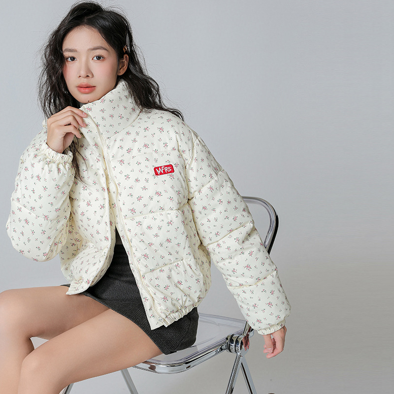 2025 mujeres de invierno nuevo estilo americano retro corto de flores cortas ropa de algodón de cuello vertical suelta gruesa abrigo de tendencia cálida