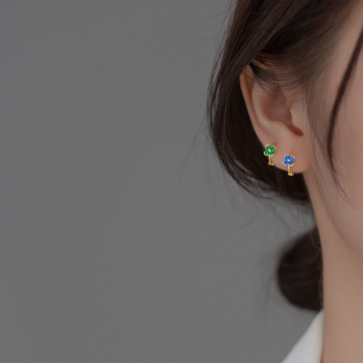 Eloch s925 perlas de plata de diamantes de cuatro flores de cuatro flores de cuatro flores clásicas de cuatro flores de cuatro flores temperamento simple auriculares M02064