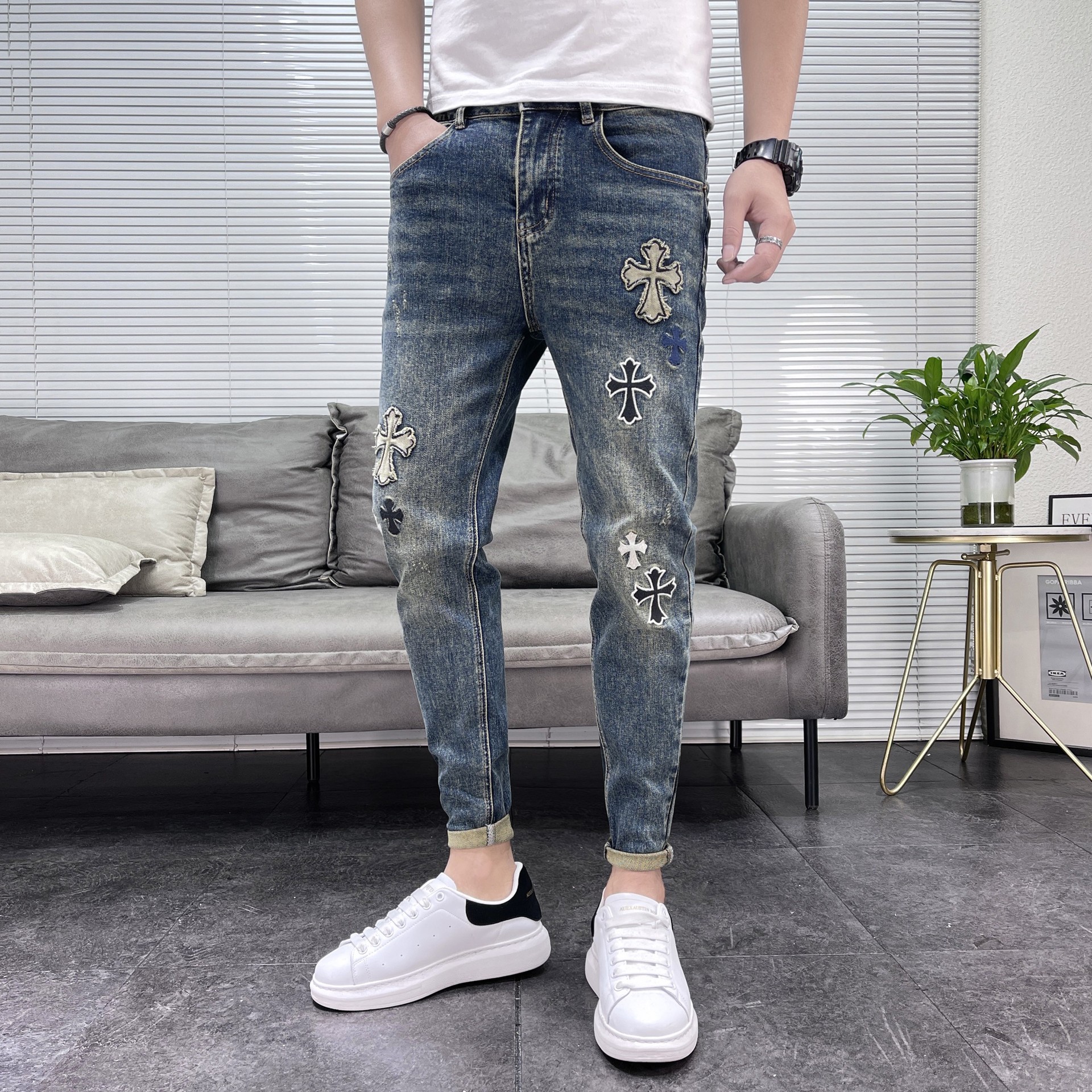 2025 Spring and Summer New Light Blue Embroidered Jeans Men's Slim Small Leg Pants Casual Trendy Easiest for Match Nine-Point Pants