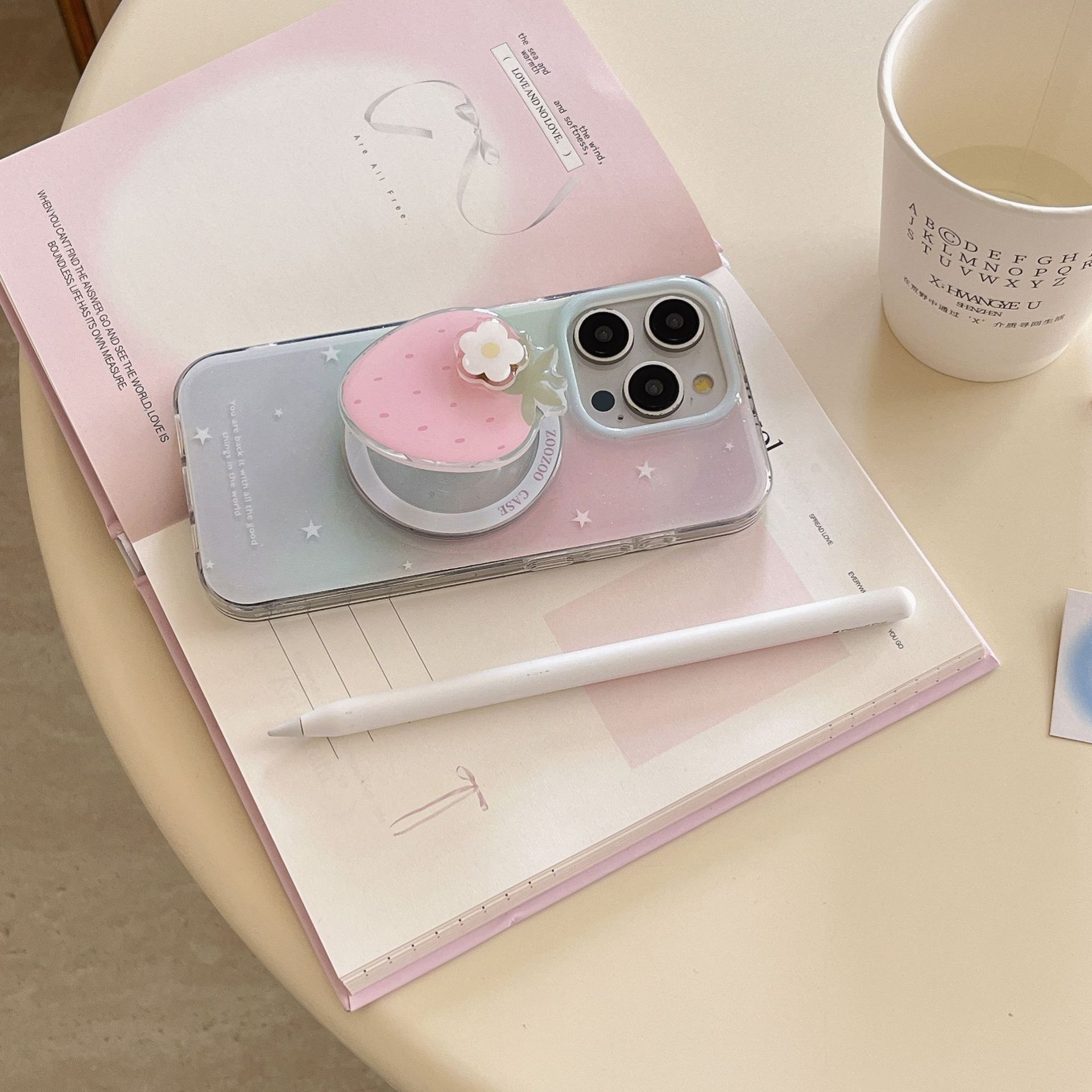 Gradient Star Strawberry Stand Phone Case For 15 Pro, IPhone 16 Magnetic Protective Cover_voghion.com
