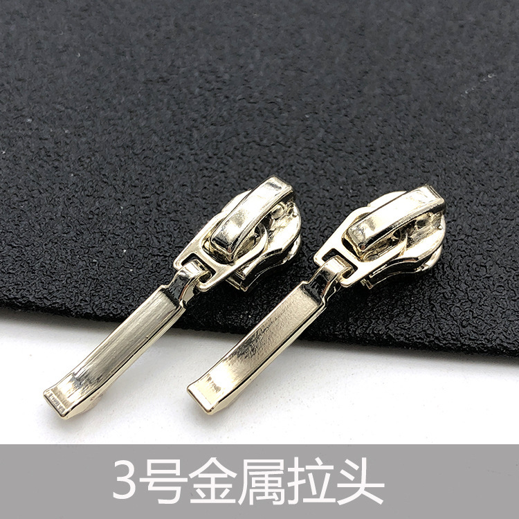 No.3金属製ジッパープル、バッグ付属品、銅歯ジッパーロック、鉄製プル、厚みのあるジッパープル、小さなジッパープル|undefined