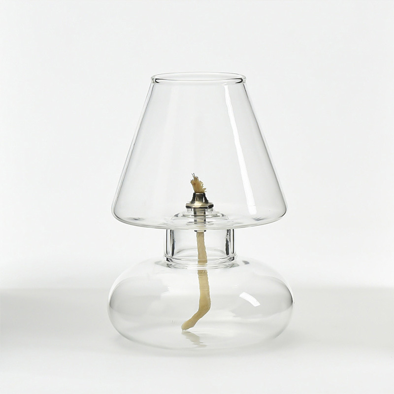 Lámpara de aceite de vidrio hecha a mano de estilo nórdico Decoración europea Candelabro para el hogar Adornos al por mayor con pantalla de lámpara Lámpara de mantequilla a prueba de viento