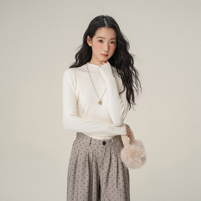 Knitted base body-friendly demi-season keep warm sweater