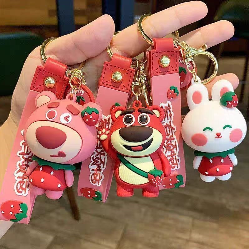 イチゴクマキーホルダー漫画人形ペンダント車のキーチェーンかわいいカップルバッグペンダント小さなギフト卸売|undefined