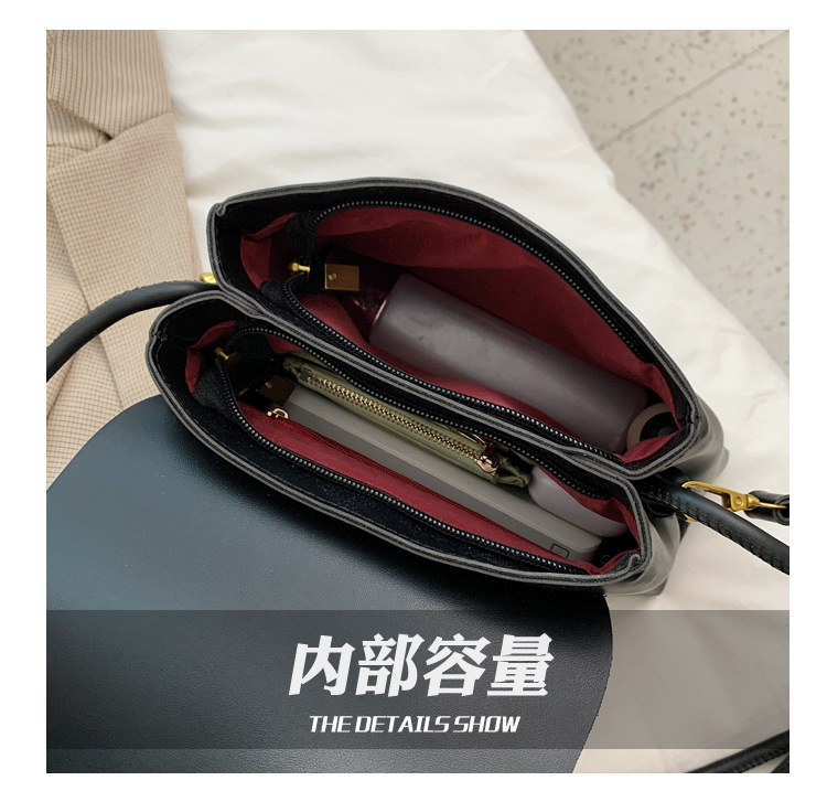 Korean Fashion Simple Messenger Bag display picture 16