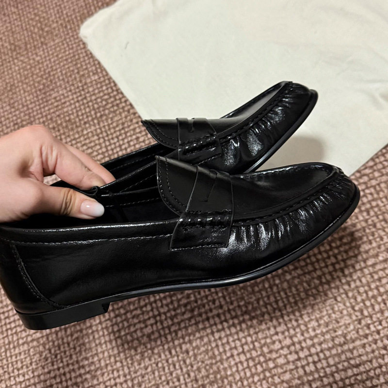 Giày lười nữ da mũi tròn nhún bèo phong cách retro, gót thấp 1–3 cm, dễ phối đồ — Màu nâu đậm, màu đen chi tiết 4