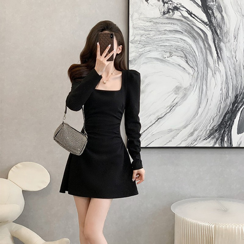 French-style Hepburn-inspired black square-neck long-sleeve dress for women—autumn/winter design, perfect for petite figures, with a flattering A-line silhouette