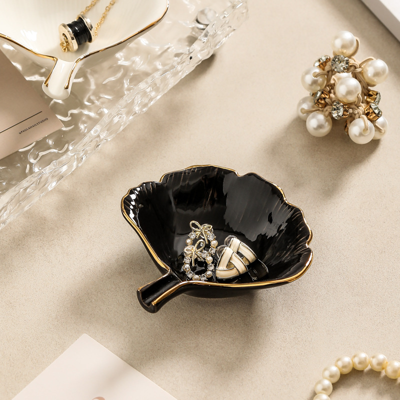 Plato de almacenamiento de cerámica creativa Placa de joyería de hoja de lujo placa de cerámica de almacenamiento de objetos pequeños