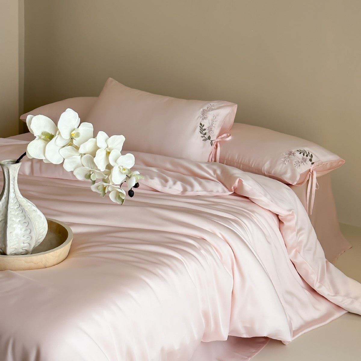 High-end Tencel Four-piece Bedding Set Embroidered Lyocell Sheet_voghion.com
