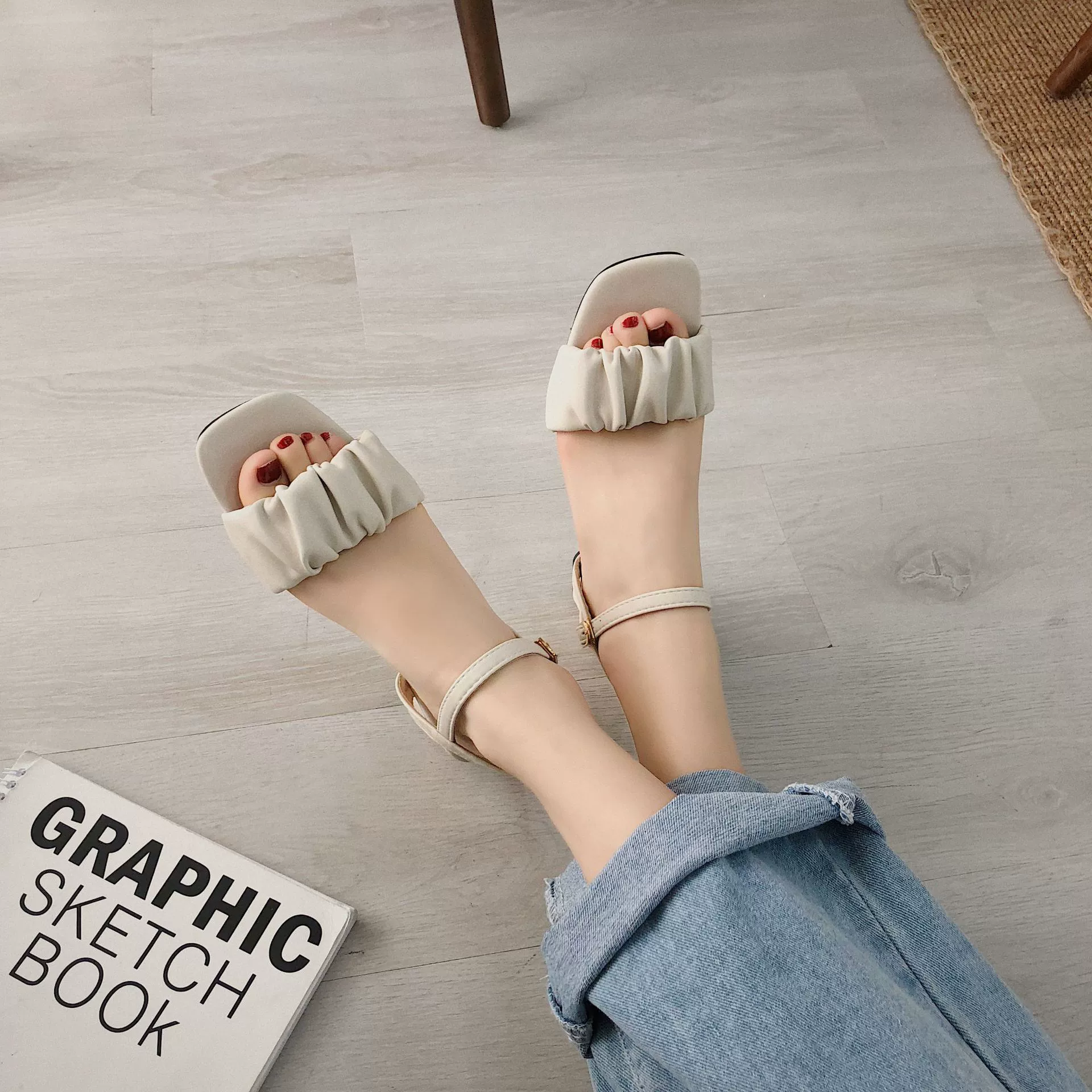 Fairy -style sandals 2022 Summer new off -toed square head wears a medium heel and temperament with a word with sandals