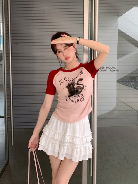 T-Shirt with Small Black Cat Print, Color-Blocking, Cartoon Design, Slim Fit, Short Letter Print T-Shirt for Women, Short Sleeve Top Ye0104