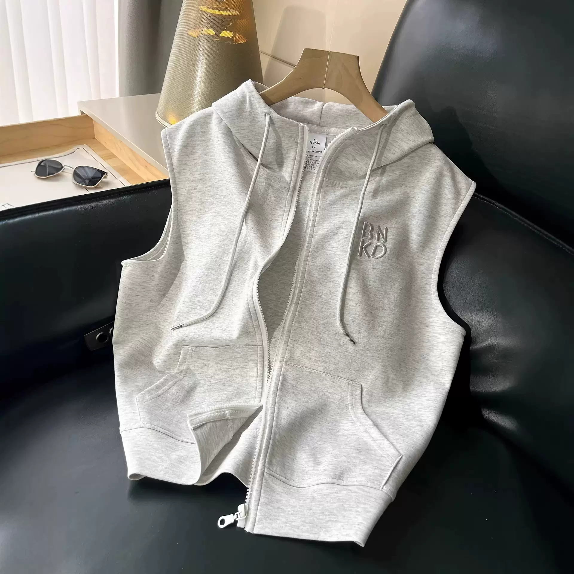 马甲背心定制连帽春秋款女休闲运动无袖卫衣刺绣开衫拉链马甲外套