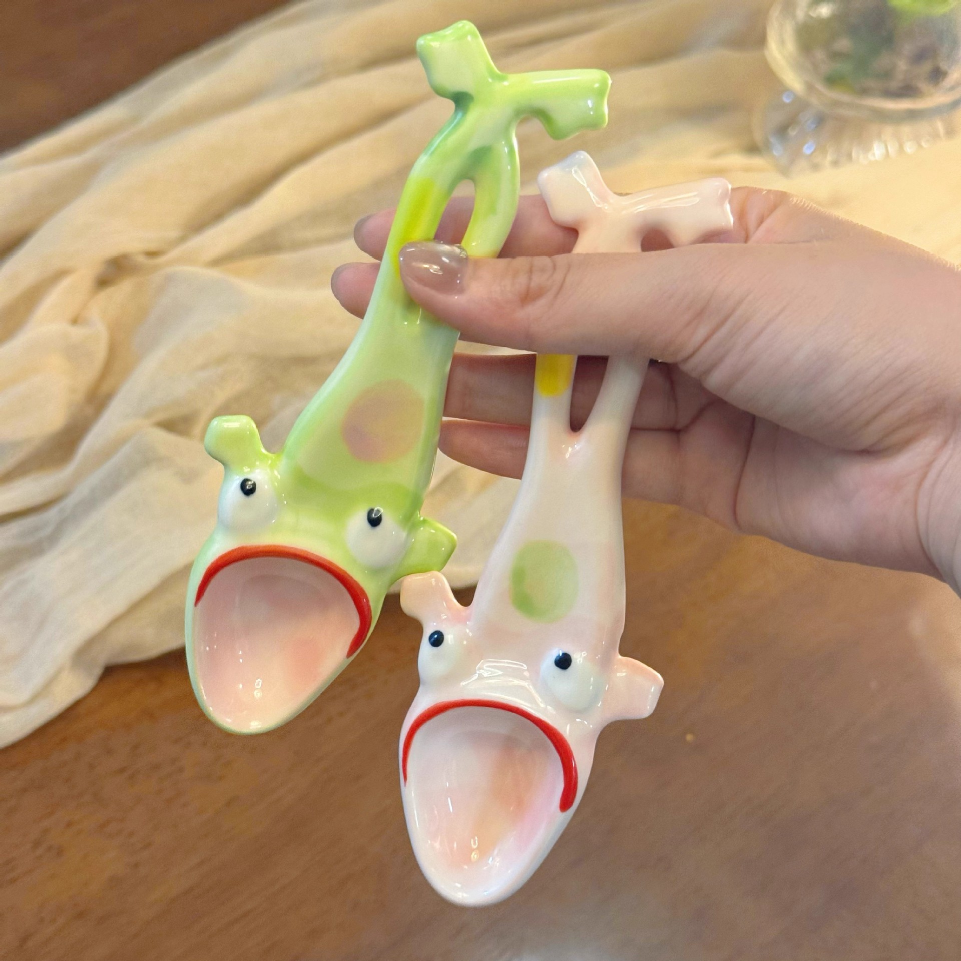 Lingură de supă din ceramică broască design original_voghion.com