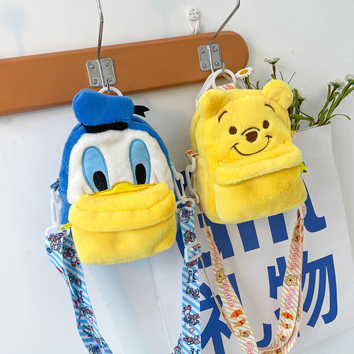 新款多用卡通毛绒包包女可爱小熊单肩斜挎百搭胸包小鸭子双肩背包