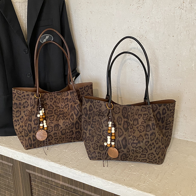 2026 New Trendy Leopard Print Large-Capacity Tote Bag for Daily Commuting, Stylish Shoulder Underarm Bag for Women