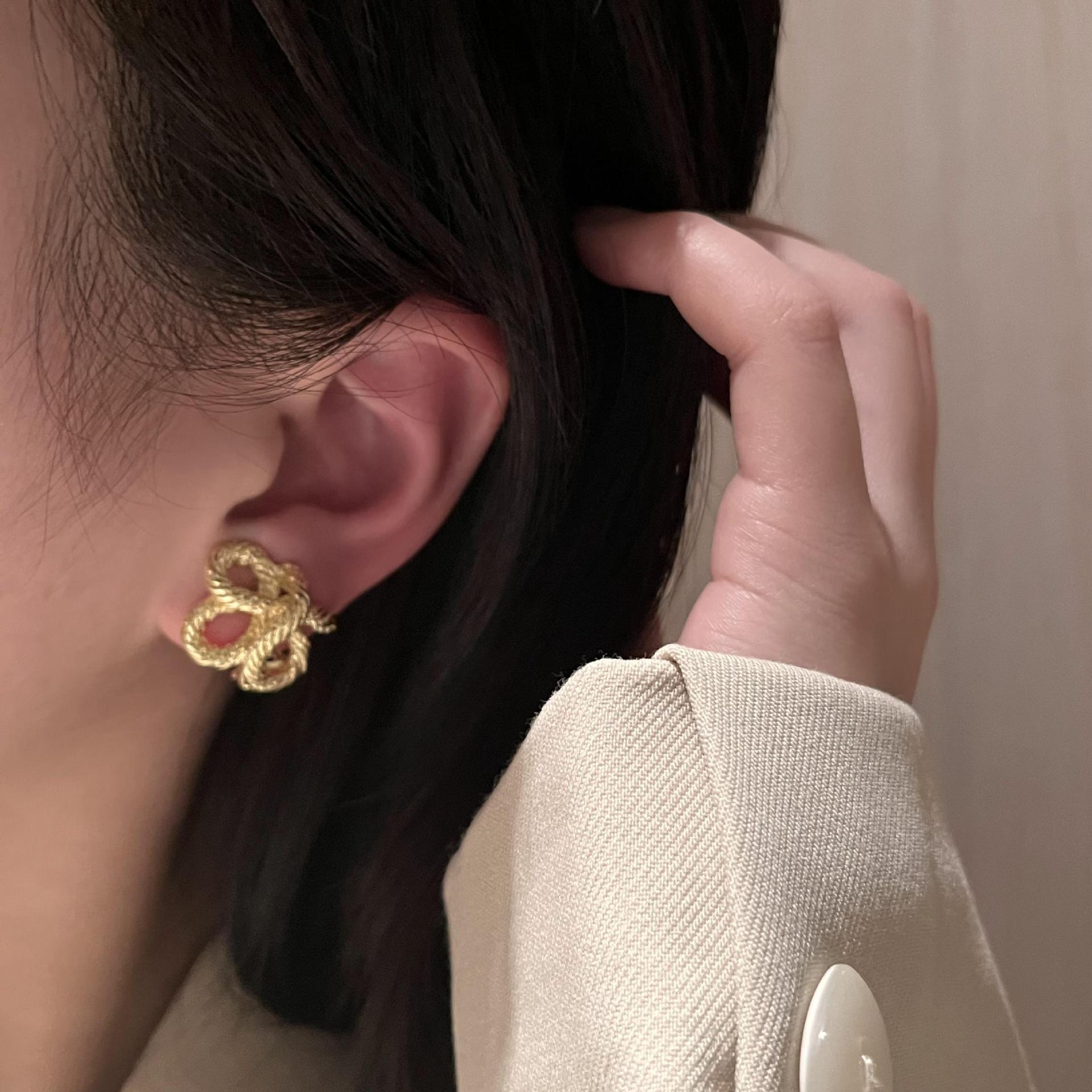 Fashion Geometric Twist Knotted Irregular Flower Shape Alloy Ear Stud display picture 1