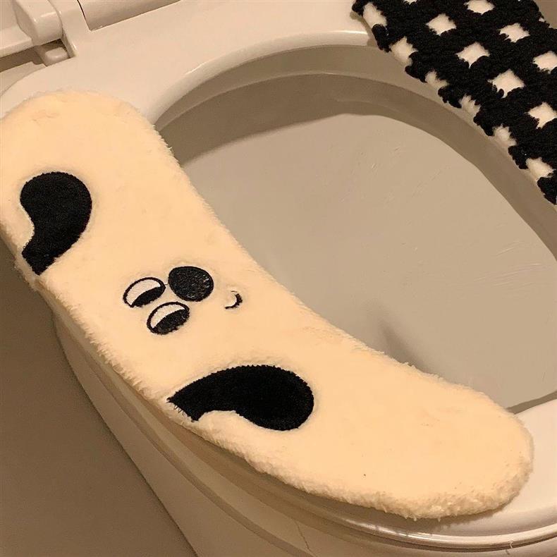 Toilet seat cushion, suitable for all seasons, winter toilet seat adhesive, autumn and winter thickened plush cushion undefined