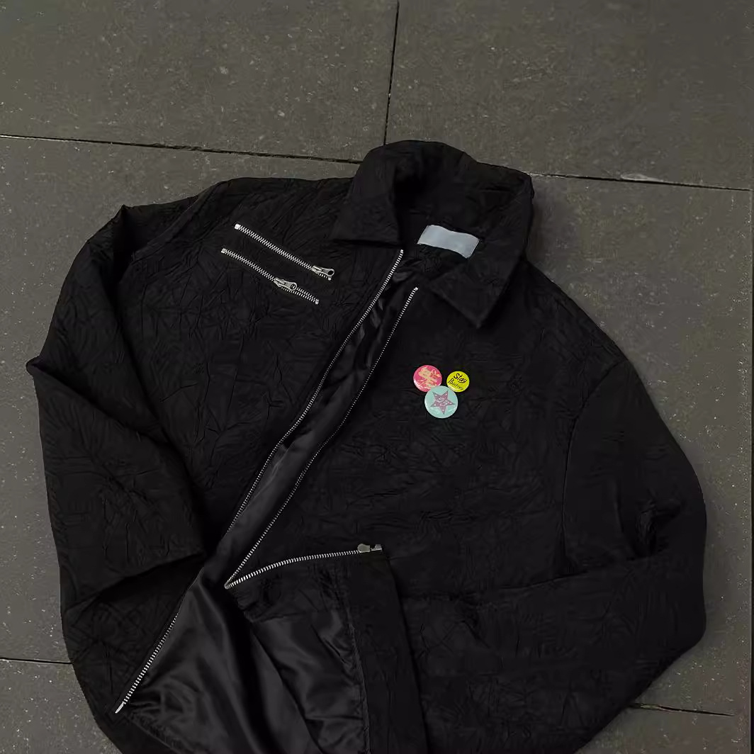 New retro design with pleats and built-in brooch, lapel, zipper, solid color jacket for men in spring and autumn_voghion.com