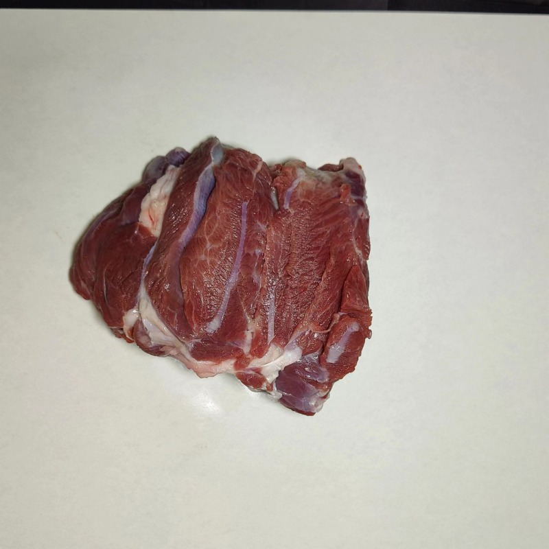 羊不知道哪里 白底图