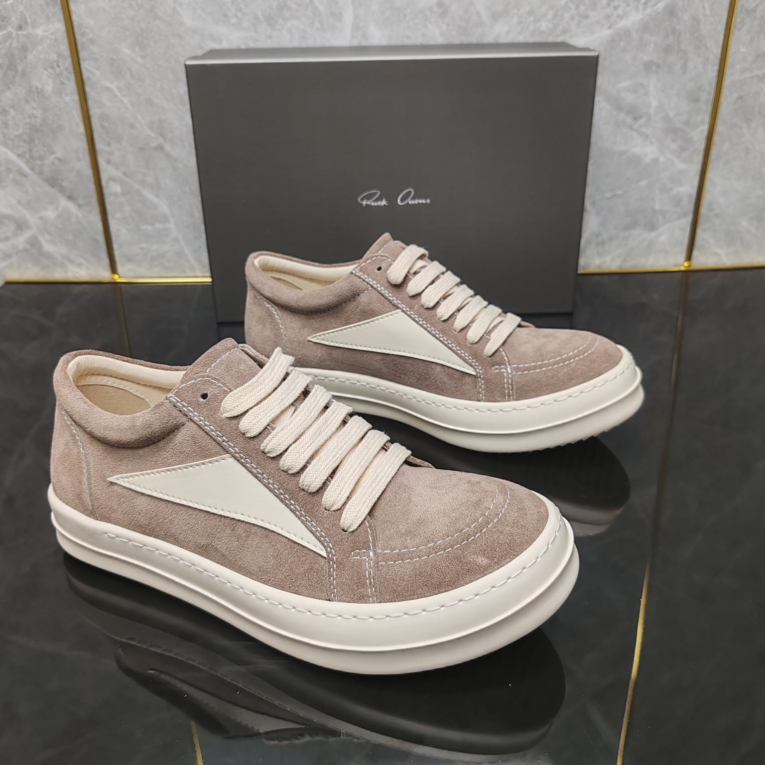 Sepatu Pria Berwarna Coklat Muda Berwarna Rendah Model Baru Sepatu Wanita Mudah Dipadu Padan Sederhana Modis Trendi Bulu Sapi Segitiga Kecil Model Pasangan