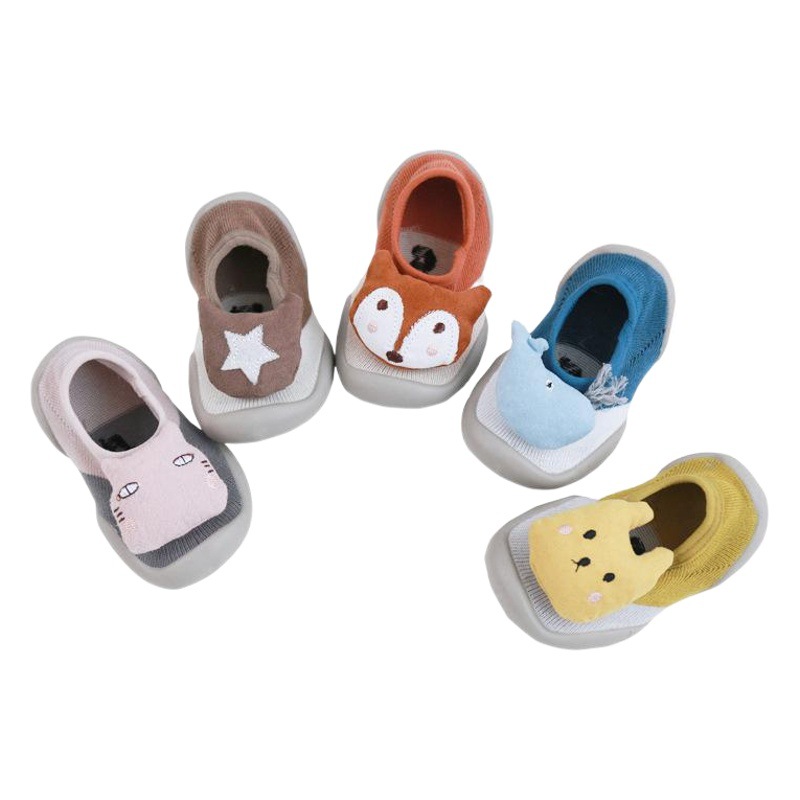 19 Nuevos zapatos del piso del bebé Calcetines antideslizantes de fondo suave boca baja calcetines del niño del bebé calcetines del piso de los niños zapatos